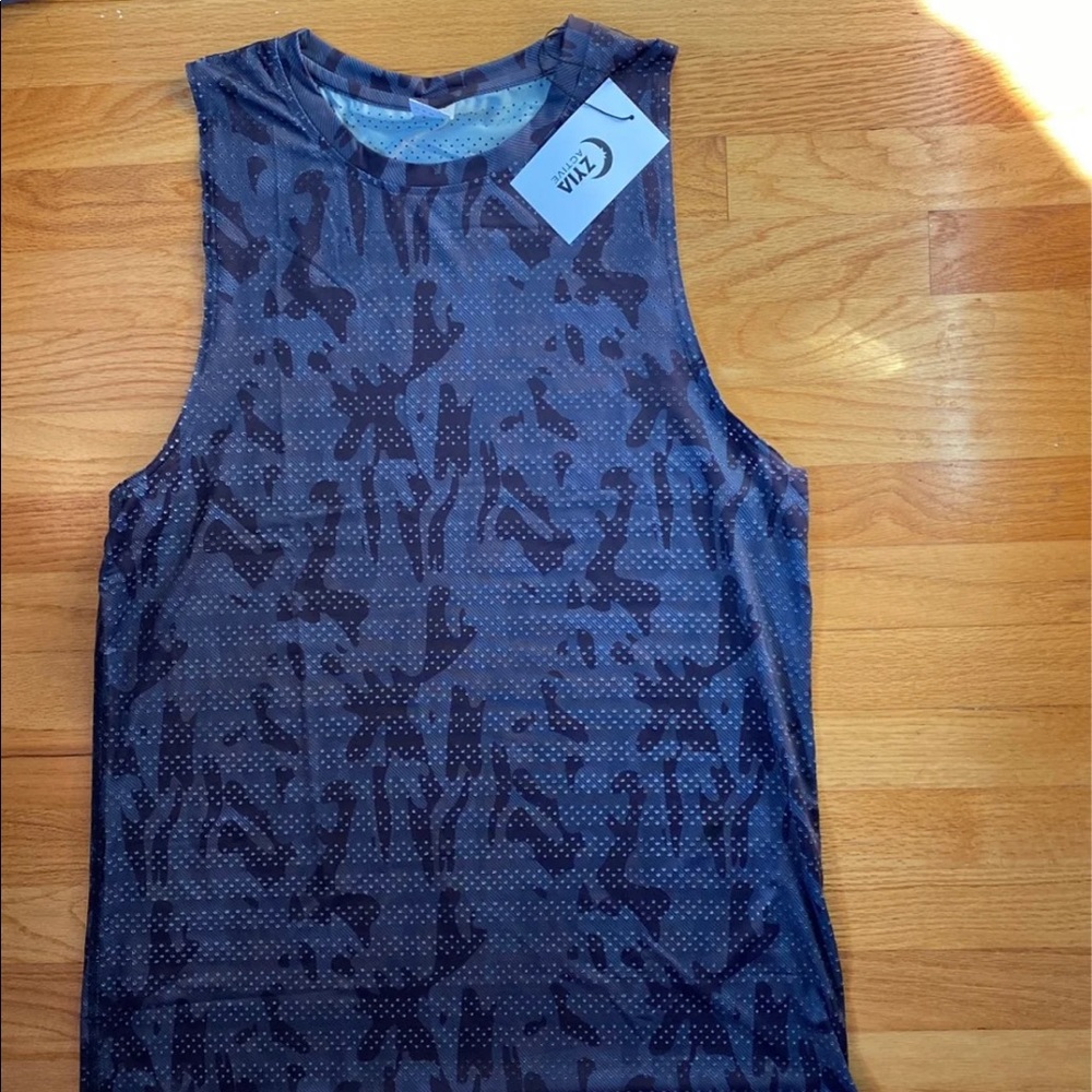 Zyia black camo chill tank